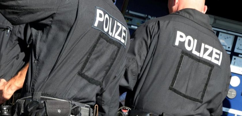 Убиха родители и трите им деца в Германия