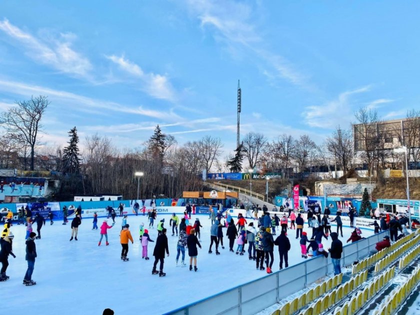 Вход свободен за ледената пързалка на стадион "Юнак"
