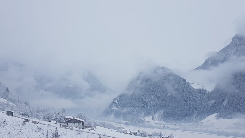 Трима загинаха и двама пострадаха от лавина в австрийските Алпи