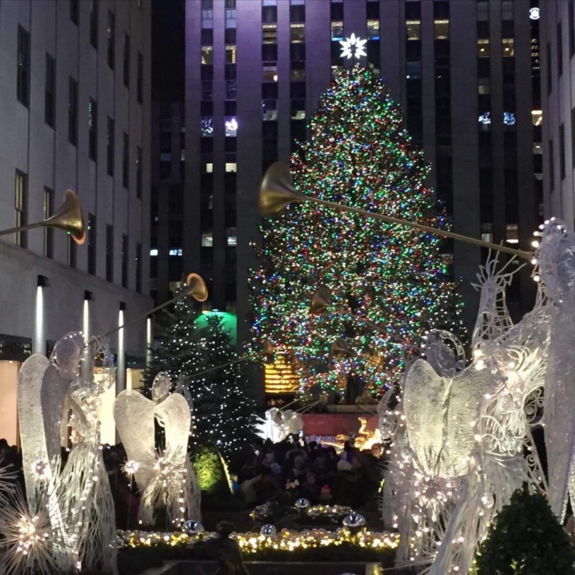 Коледната елха в Ню Йорк грейна
