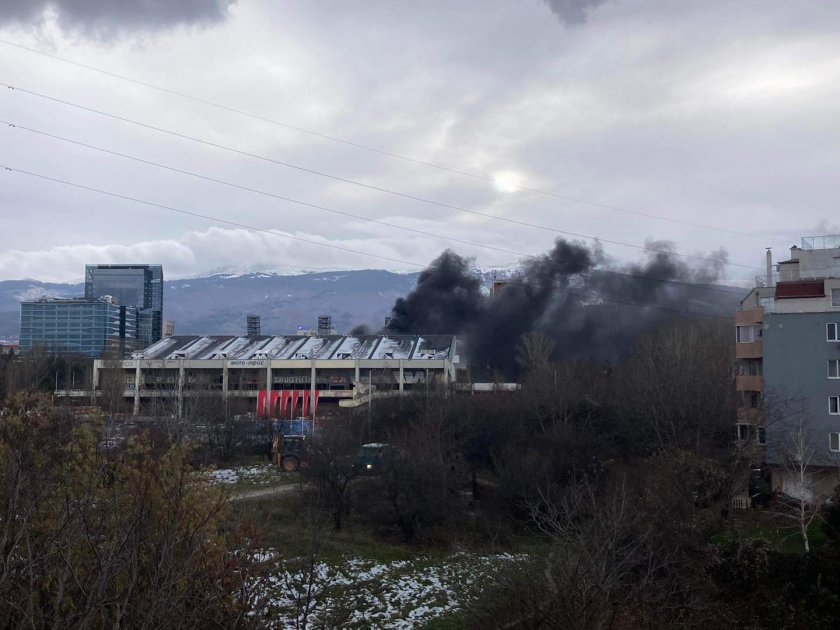 Кметът на "Слатина" показа кадри от пожара на "Червено знаме"