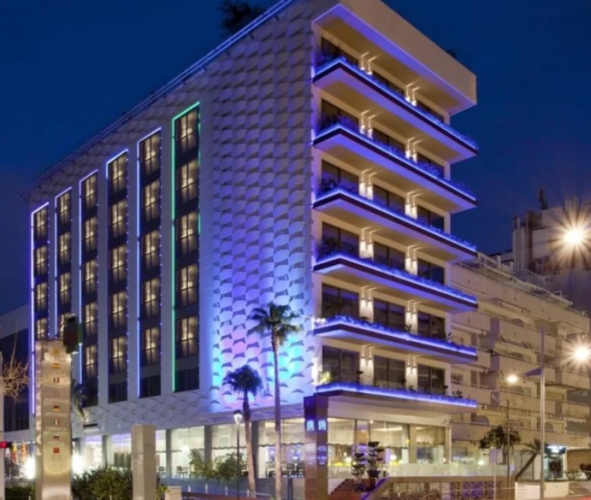 Удар за Меси: Събарят 4-звездния му хотел край Барселона 