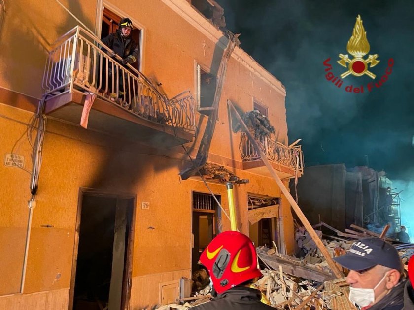 Двама загинали, 7 в неизвестност след взрив на газ в жилищна сграда в Сицилия