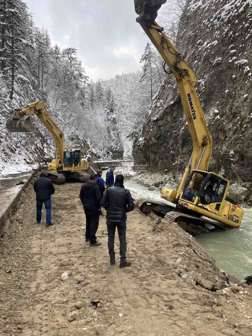 СТРАШНО Е: Четири села в Родопите 9 дни в снежен капан