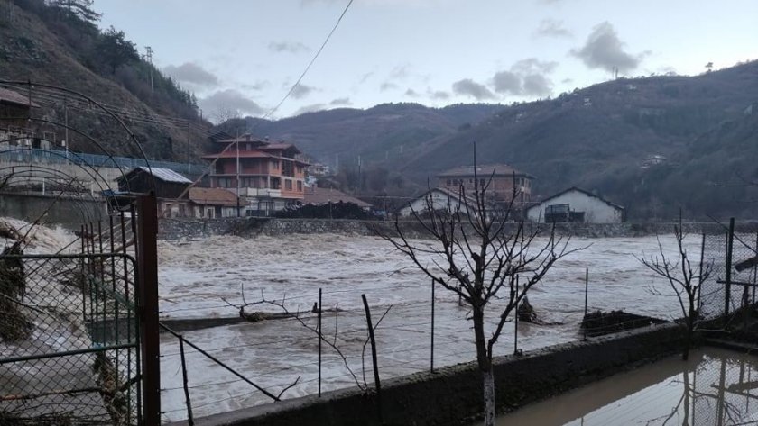 Частично бедствено положение в селата Блатешница и Враня