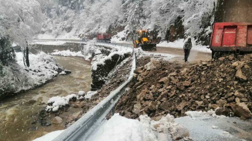 ТЕЖКА ОБСТАНОВКА: Гърмен бедства без вода