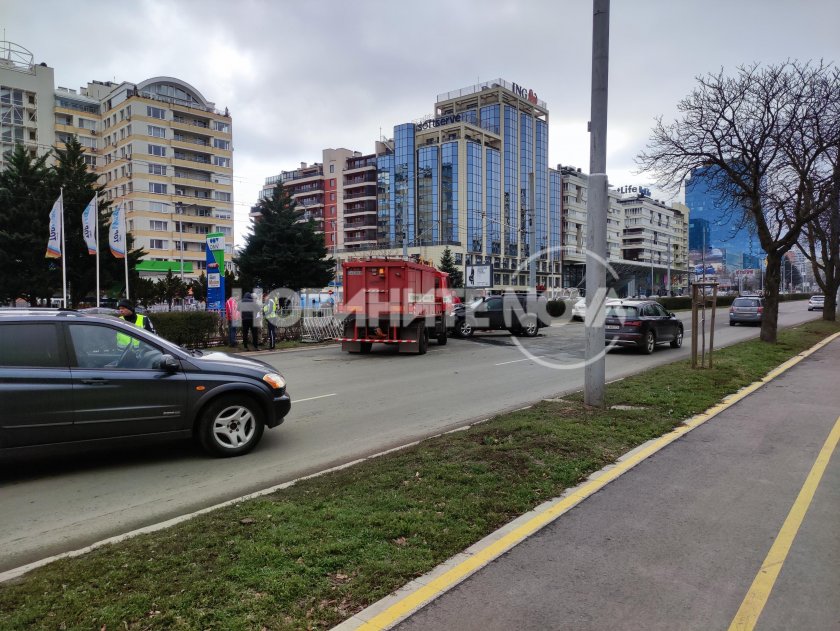 Тежка катастрофа с 4 коли в София, пострадало е дете