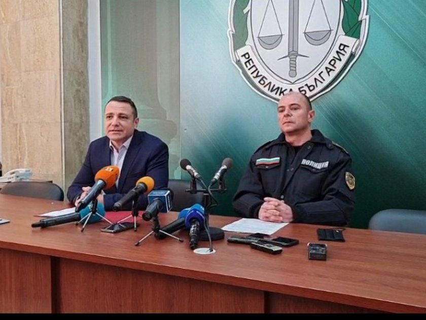 Бургазлийка начело на банда за трафик на бежанци