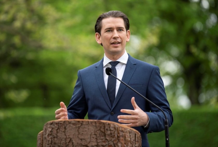 Разследваният канцлер на Австрия започна работа при милионер