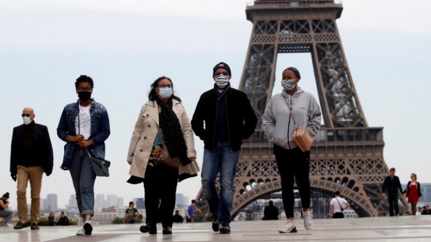 Париж връща задължителните маски на открито