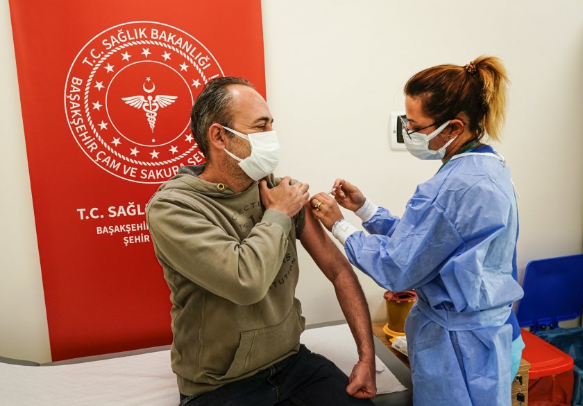 В Турция вече поставят пета доза ваксина