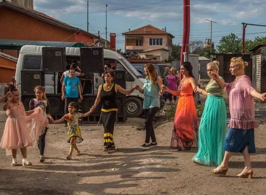 Млада ромка падна и умря на хорото в Долна махала