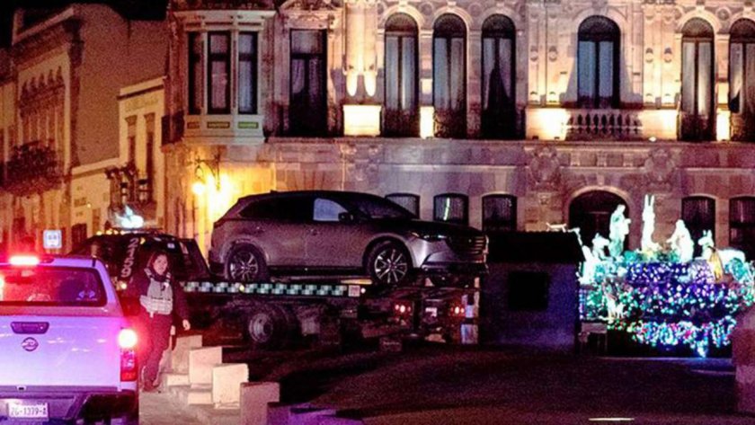 Кола с 10 трупа оставена пред сградата на губернатор в Мексико