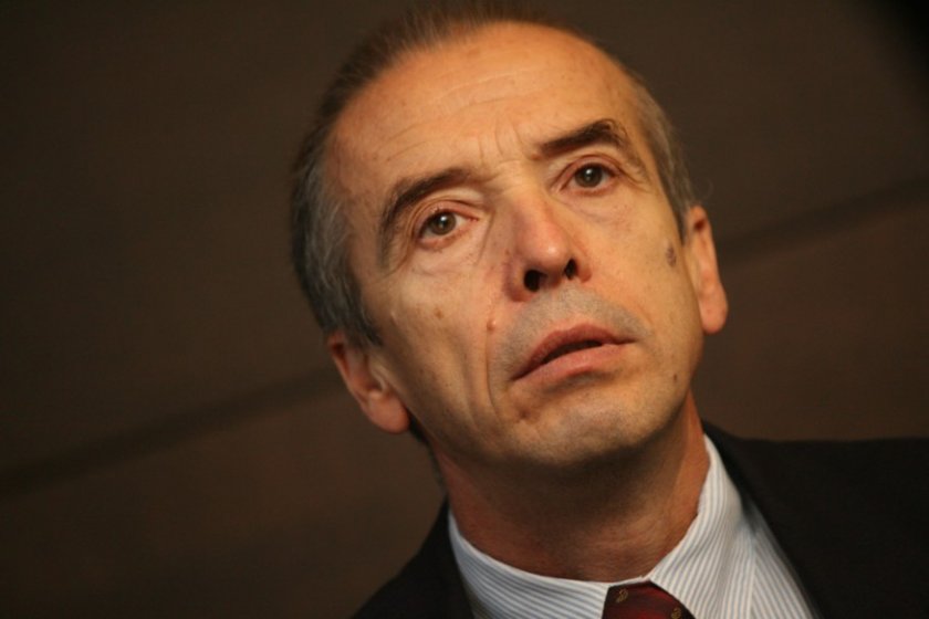 Мангъров: Сертификатите са опасни и ненужни
