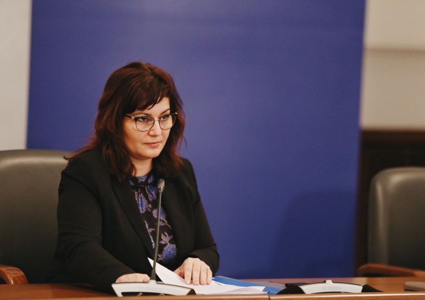 Министър Сербезова: Сертификатите остават