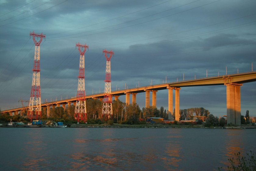 Варненци: Аспаруховият мост се руши