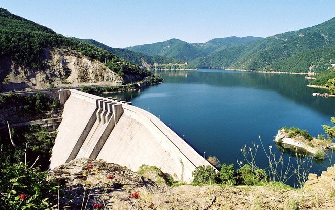 Язовирите ни са пълни, пускат повече вода за ток