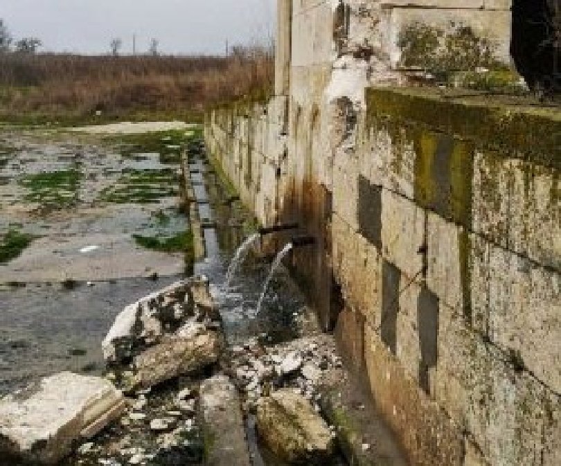 Вандали потрошиха 300-годишна чешма