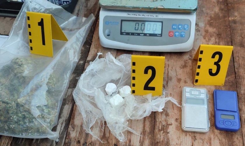 Рецидивист е задържан за притежаване на различни наркотични вещества