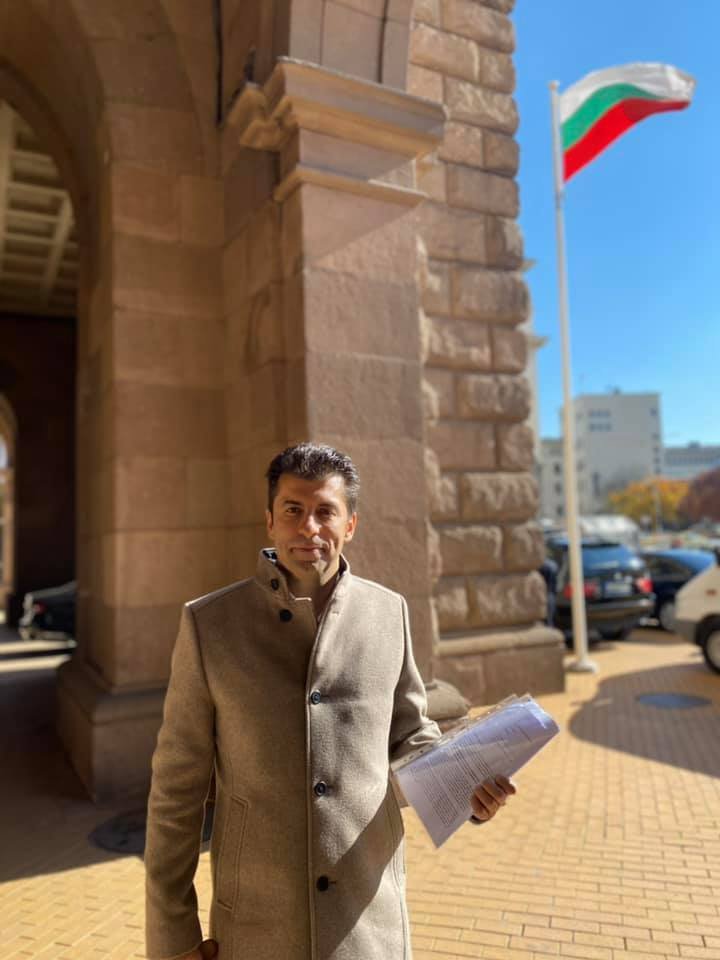 Кирил Петков поздрави ромите за Банго Васил