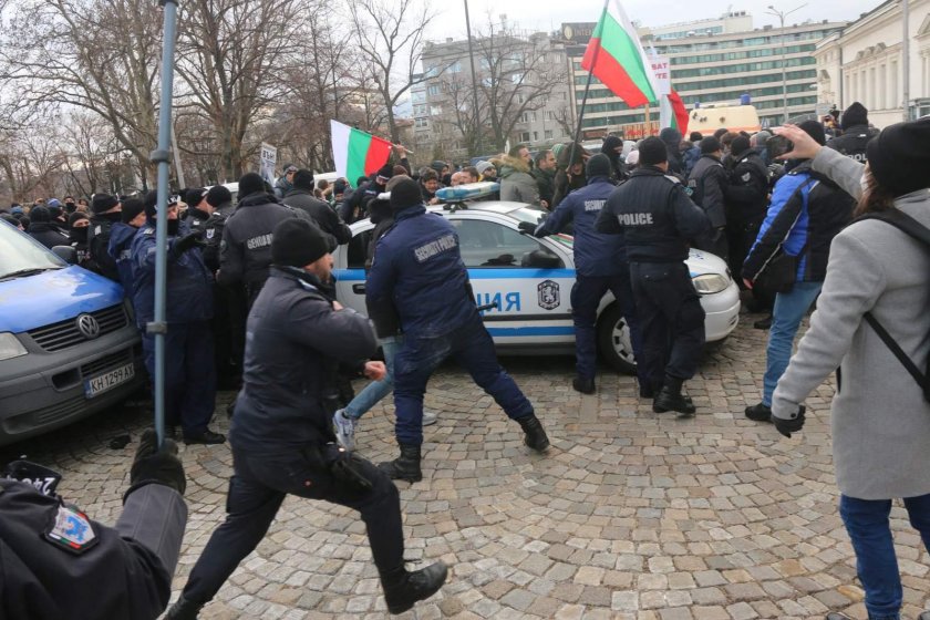 Проф. Радка Аргирова: Днешният протест е престъпно безумие!