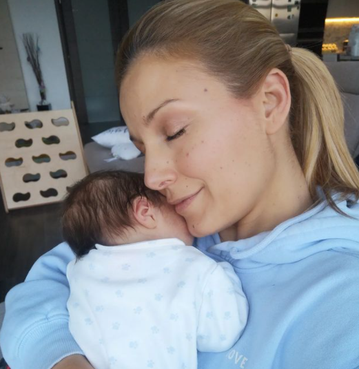 Николета Маданска и Венелин Петков наскоро посрещнаха втория си син