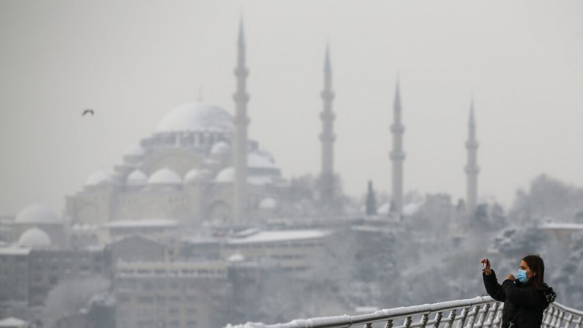 Заради обилен снеговалеж: Турция ограничава влизането в Истанбул