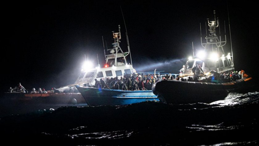 В сряда испанската морска спасителна служба прибра повече от 300