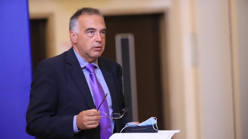 Кутев прогнозира трус за кабинета, ако размаха позиция анти Русия 