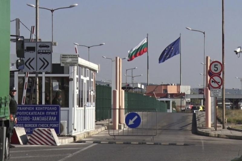 Турски тираджия опита да внесе у нас 52 кг дрога, арестуваха го