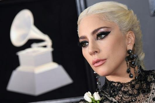 Лейди Гага пусна козметичната си линия