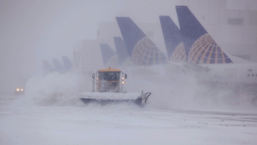 Заради снежна буря отмениха хиляди полети в САЩ