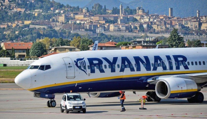 Нискотарифната ирландска авиокомпания Ryanair отчете загуба от €96 милиона за