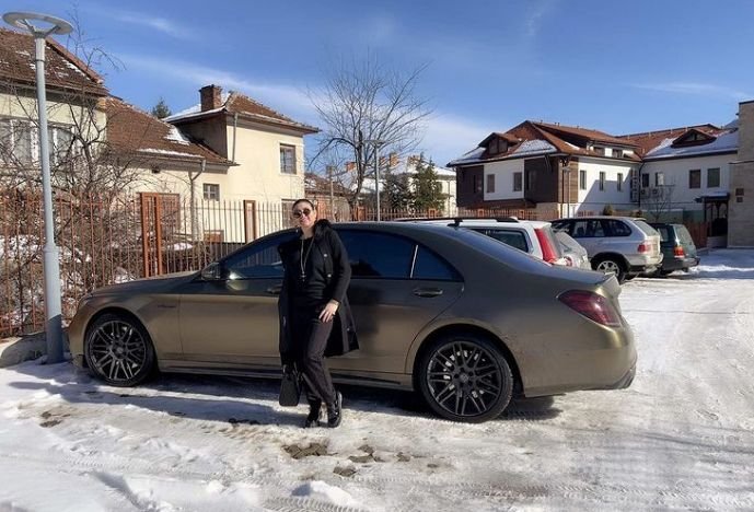 Софи Маринова се похвали с нова кола, която е получила