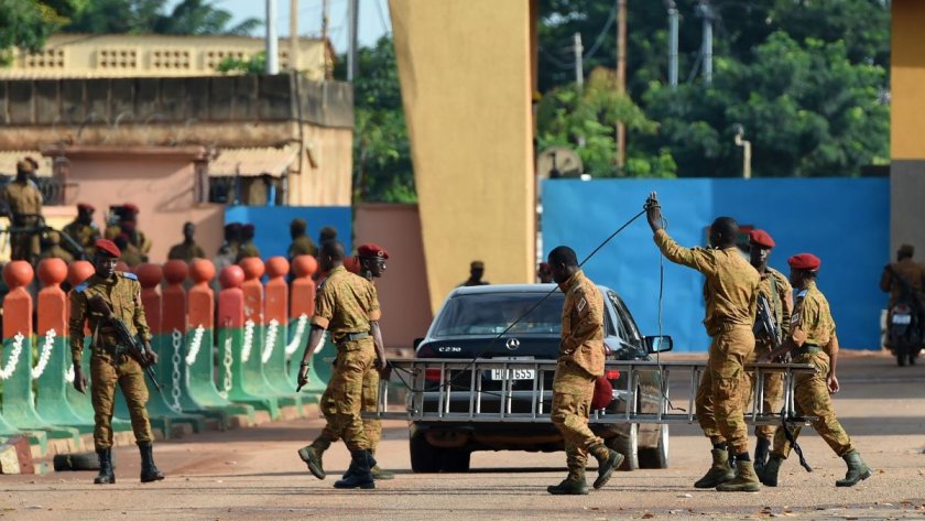 В отговор на военния преврат от миналата седмица Африканският съюз