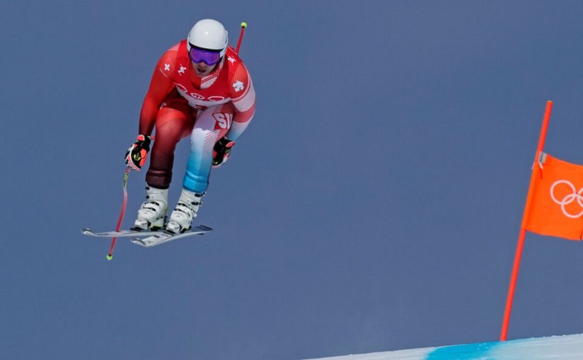 33-годишният швейцарец Беат Феуз спечели спускането при мъжете на олимпийските