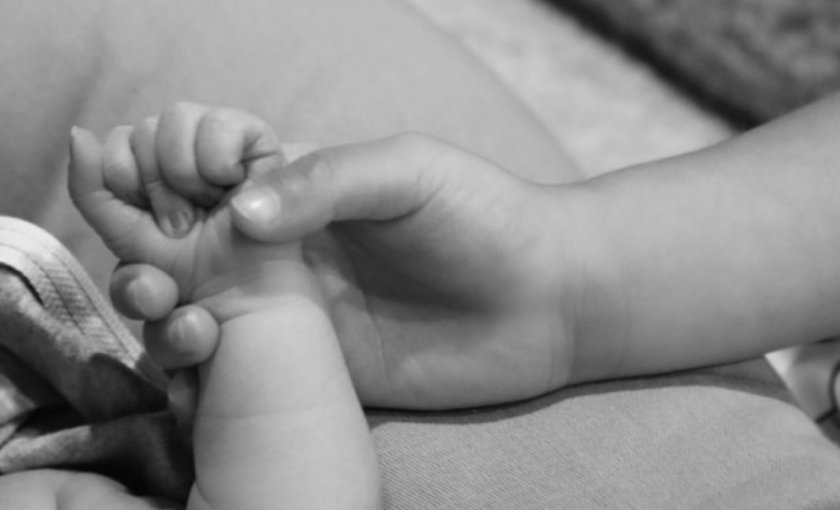 Най-следваната жена в Инстаграм сподели снимка на ръчичката на новото