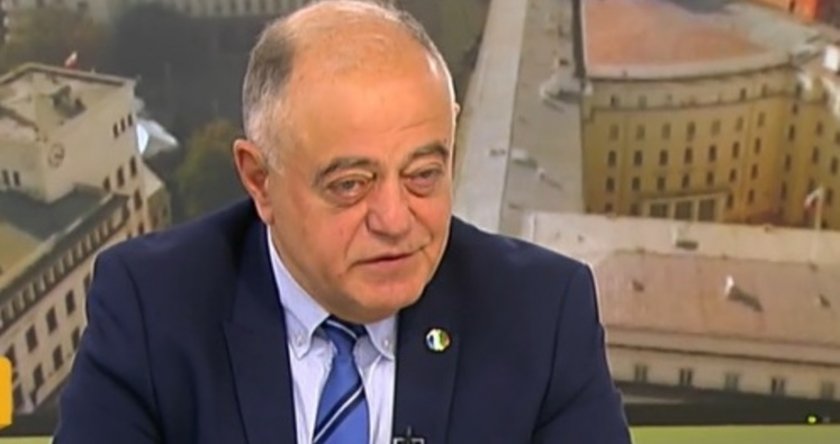 Ген. Атанасов за газа: Радев да каже кои са посредниците