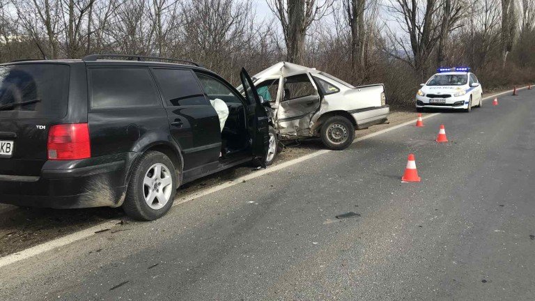 Българка се натресе в румънска кола, трима пострадаха