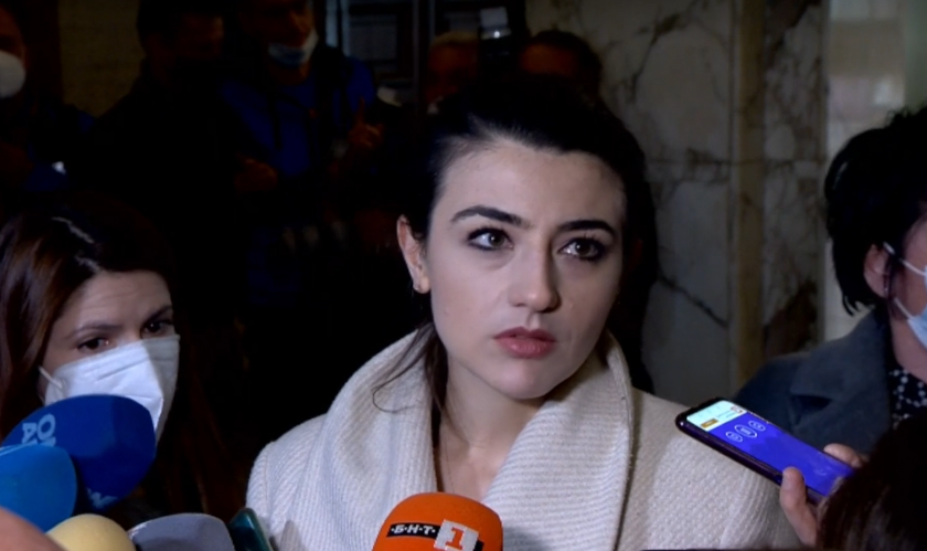 Лена Бориславова: На прав път сме, щом ни аткакуват на няколко фронта