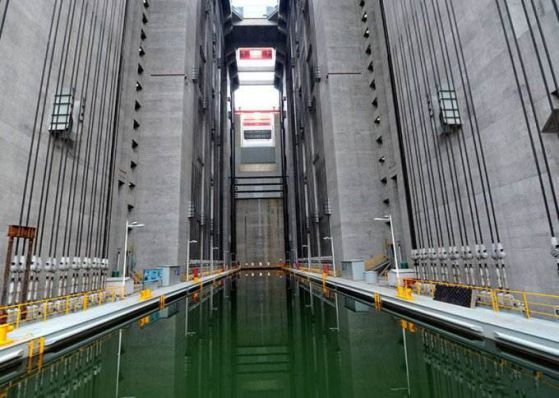 Китай построи асансьор за кораби, които да придвижват кораби през