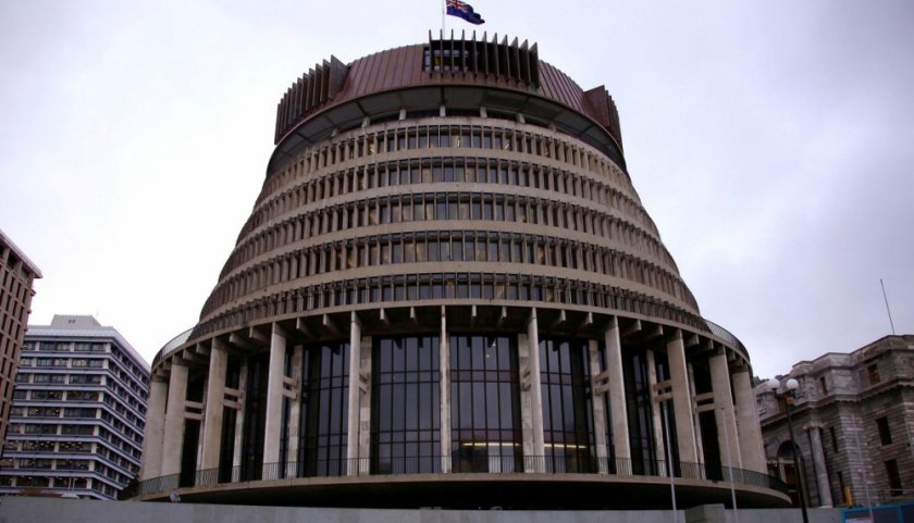 Парламентът на Нова Зеландия почти единодушно прие закон, който забранява