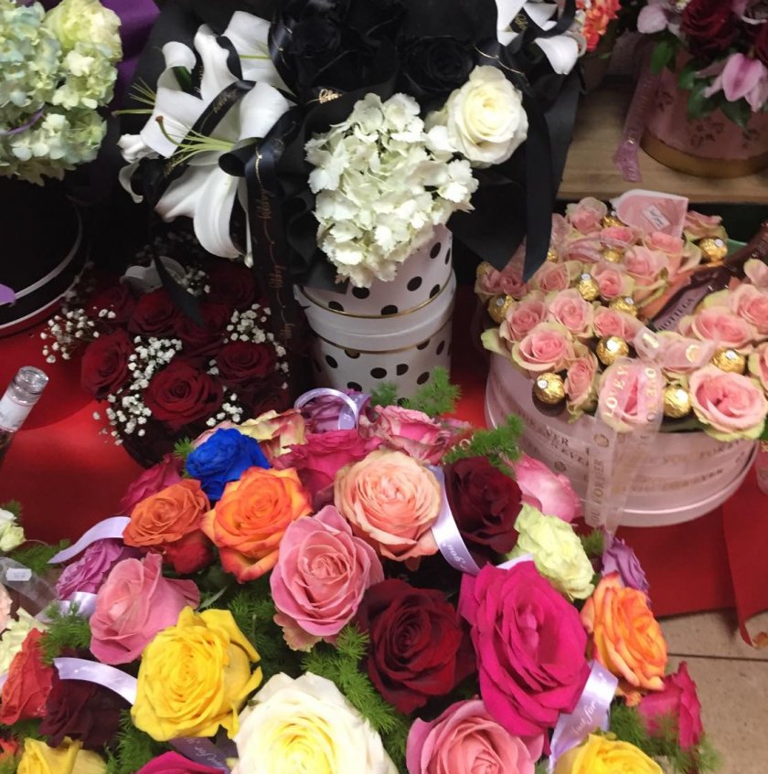 Навръх Св. Валентин, луксозните цветарски магазини спретнаха „златни” букети за