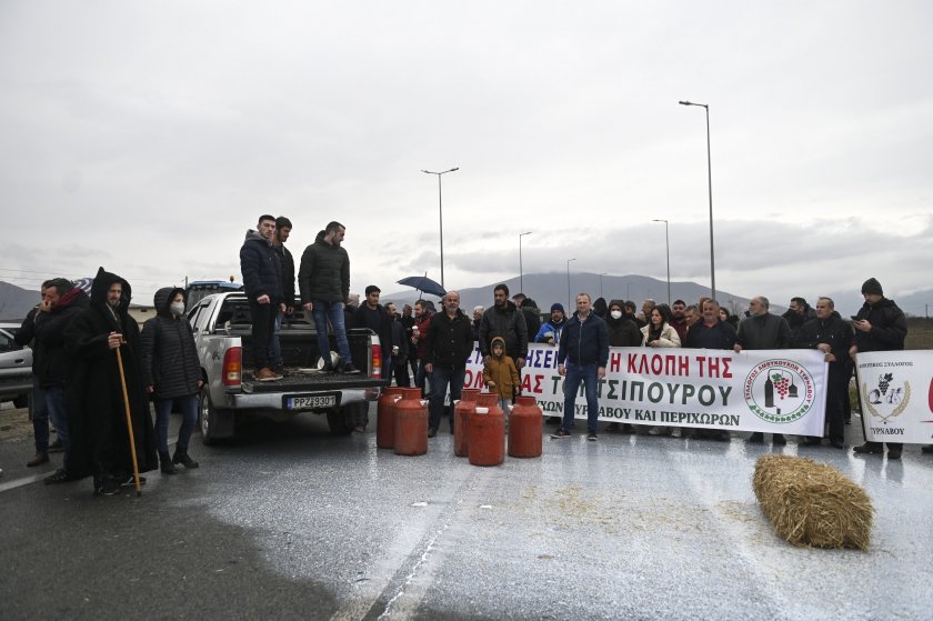 Фермери в Гърция готвят блокади заради скъпия ток