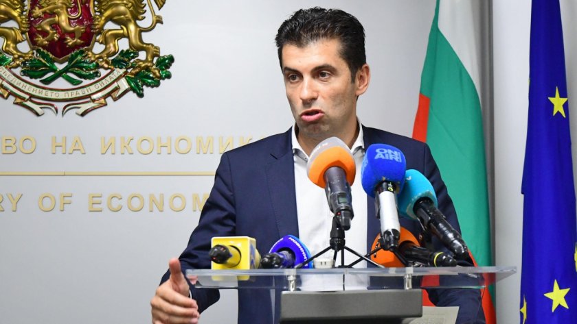 Сега ще видите, че отивам пеша до Министерския съвет (МС).