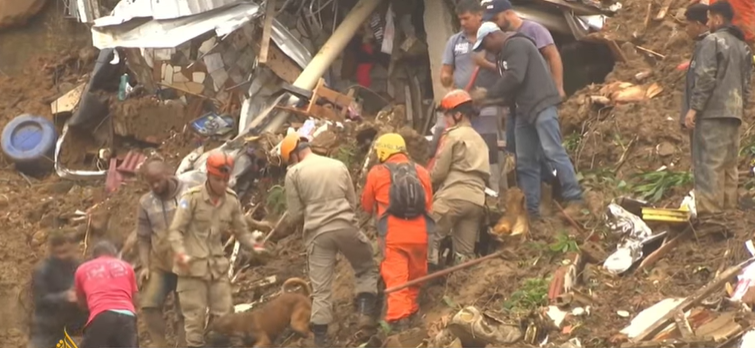 Расте броят на жертвите след свлачищата и наводненията в Бразилия