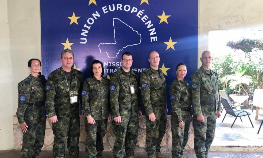 Военни медици наградени след мисия в Мали