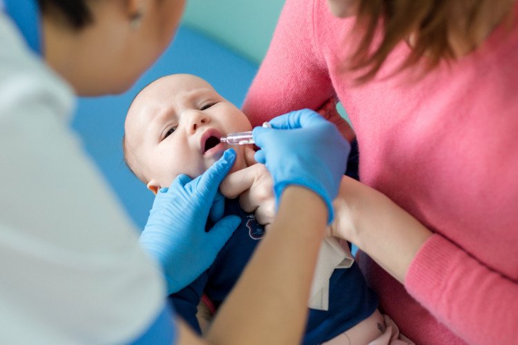 Хиляди деца у нас остават без втора доза от ваксината срещу ротавирус