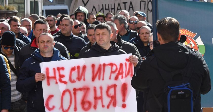 Пожарникарите се разбунтуваха