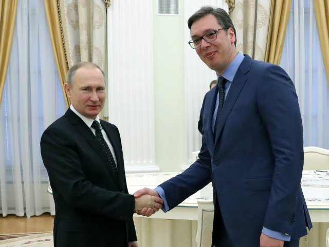 Сръбският президент Александър Вучич затвърди образа си на най-сервилно московско